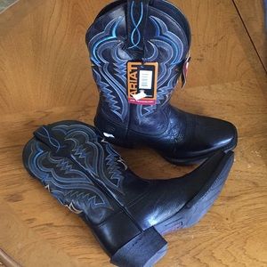 NWT🔥 Ariat Boots $100 off the original price!!